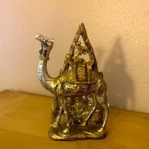 Camel decor